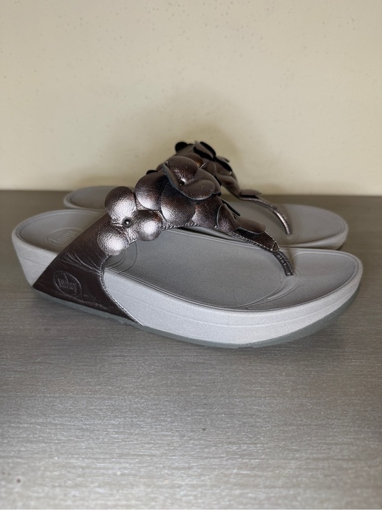 Fitflop Shoes - FitFlop Fleur Silver/Pewter Flower Comfort Wedge Flip Flop Thong Sandals US 6